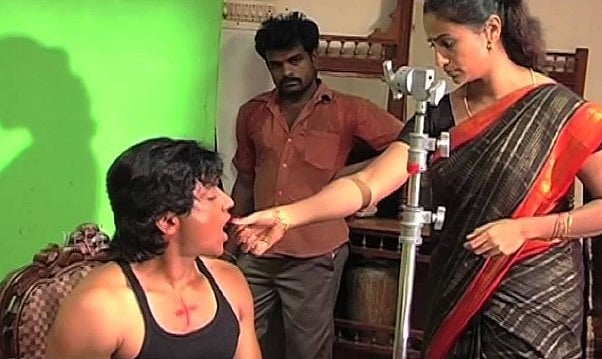 கிரீன் மேட் காட்சியில் சூர்யா.